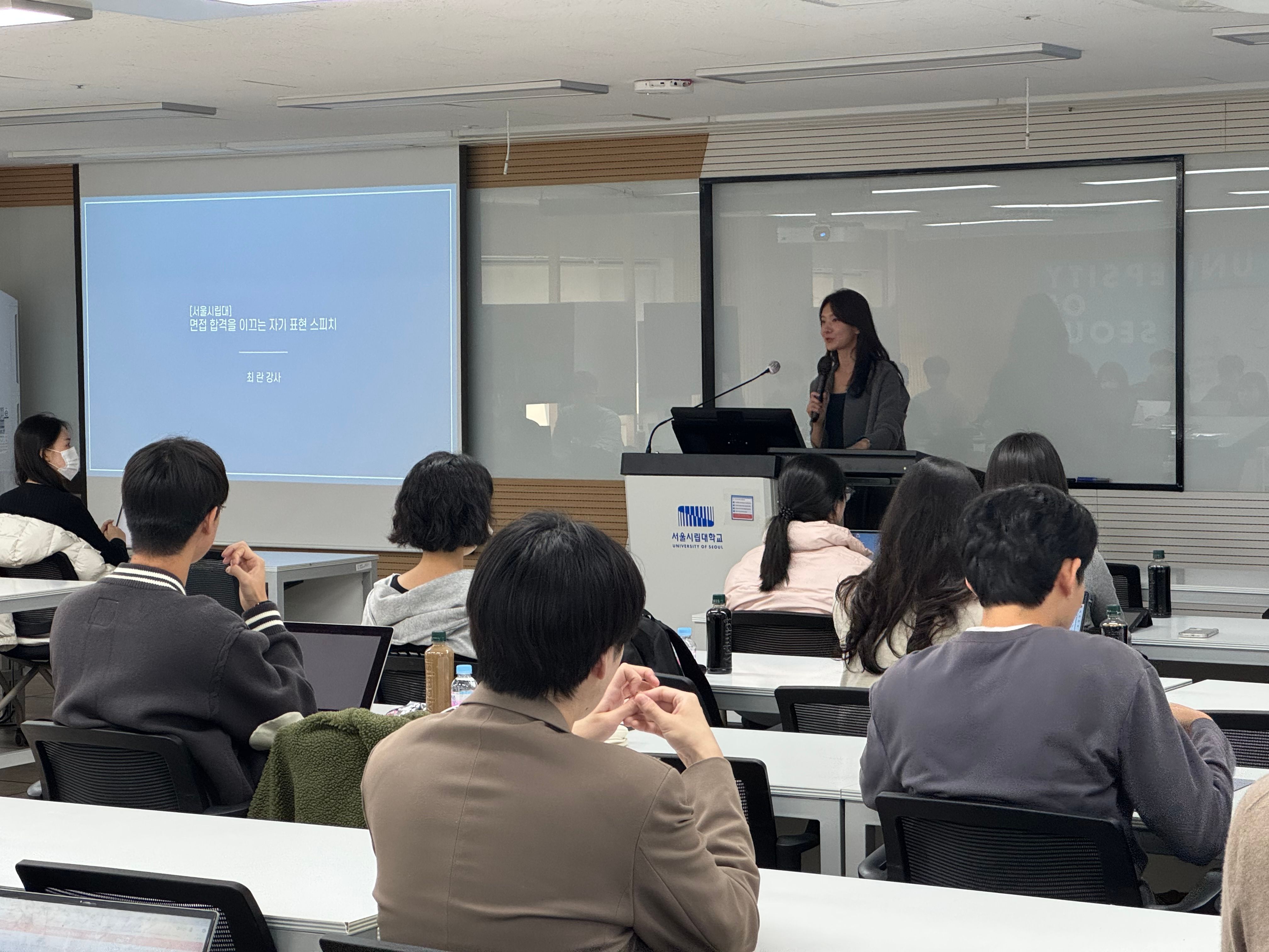 대학 교육 운영, 여전히 한 사람이 다 맡고 계신가요? 썸네일